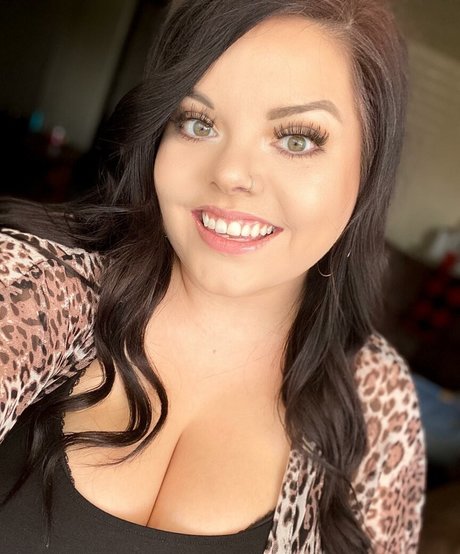 Lilly Zamora star pornographic images