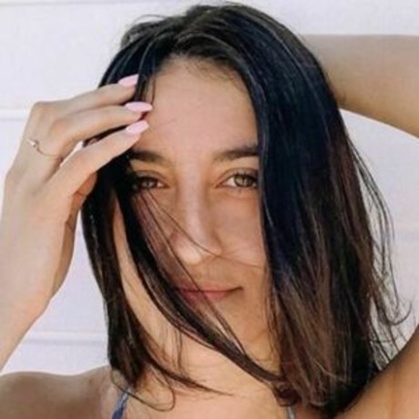 Rebeckuh hot actress image