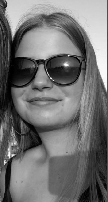 Aline Zwahlen beautiful model img