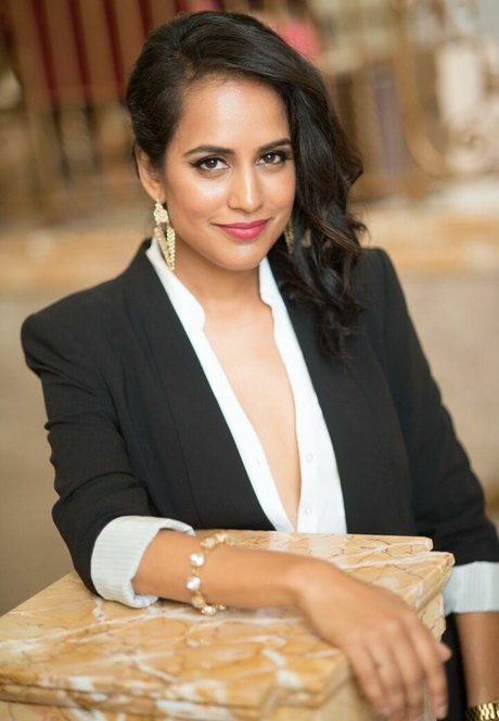Agam Darshi high quality star photos