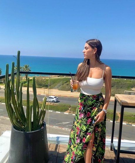 Sara Avni pornstar nice pics