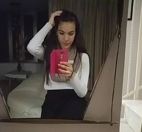 Sara Avni pornstar pretty img