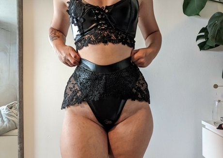 goth kitten star perfect pics