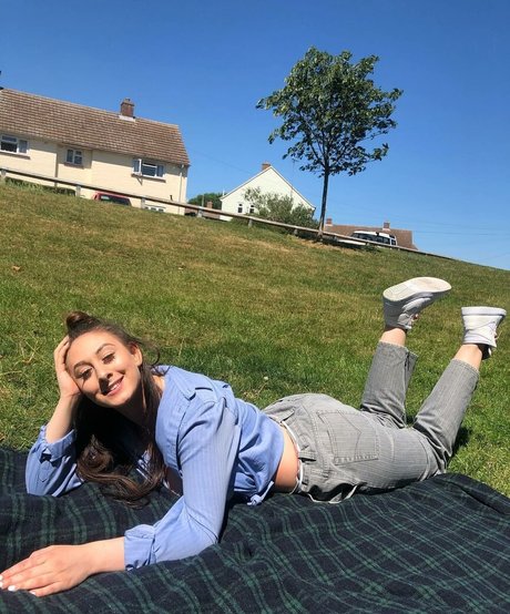 Soph Alice art actress picture