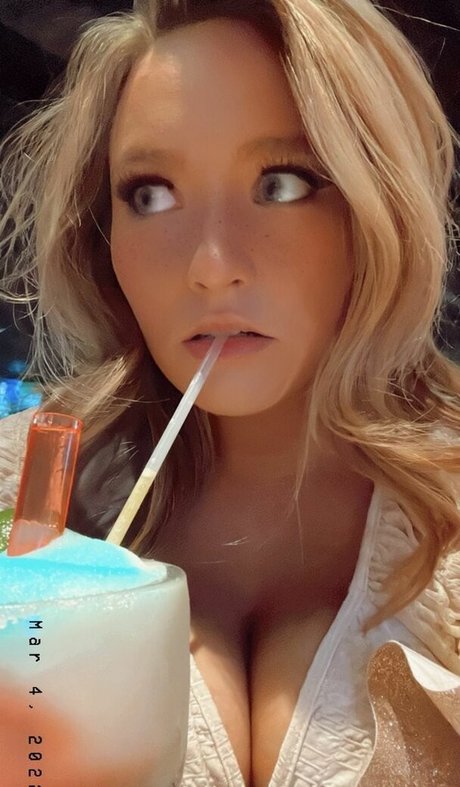 big tits blonde onlyfans hd images