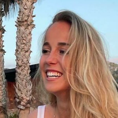 Giulia Gwinn sexy model pictures