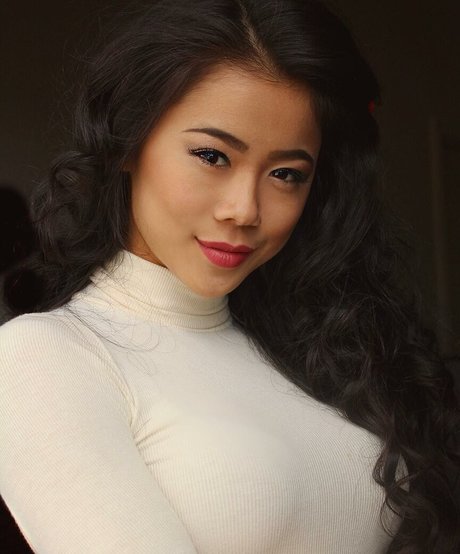Leah Lewis best star pics
