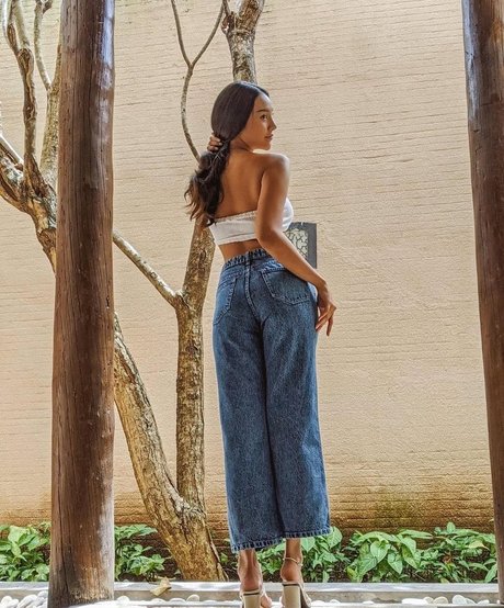 Anya Geraldine beautiful model img