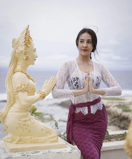 Anya Geraldine model best img
