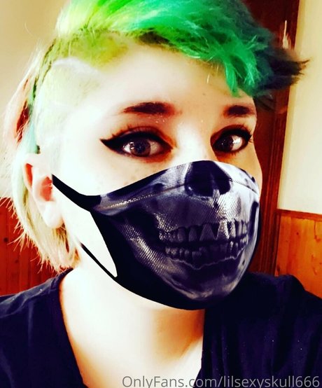 Skylar Rose Zombiez top model gallery