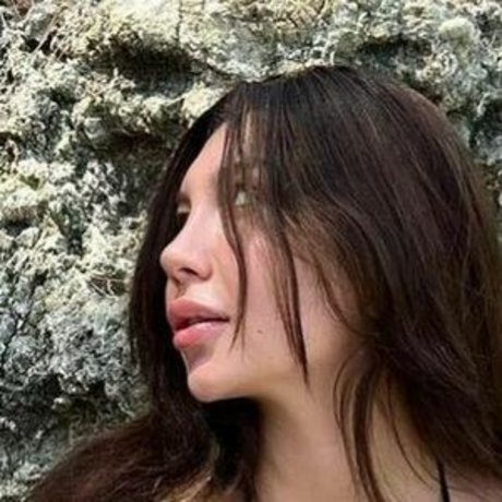 ayy1see model hd pics