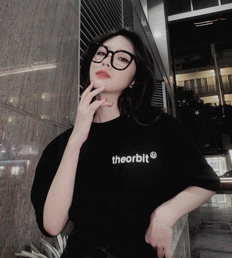 Luna Hwang star hot pictures
