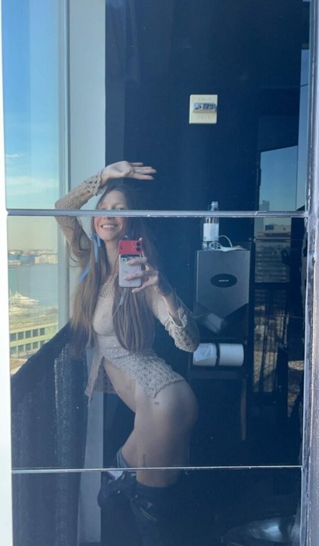 curvy cougar onlyfans sexy photo