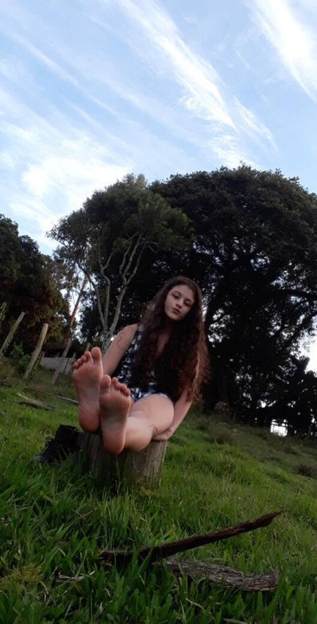 Pezinhos Da Jhenny model pornographic pictures