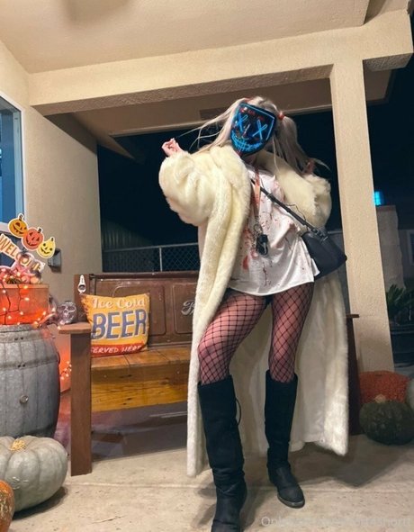 cort4shortt sexy actress pic