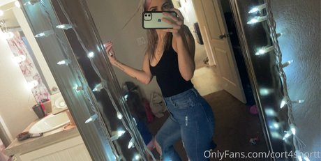 cort4shortt naked pornstar pic