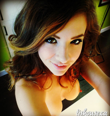 TJHeart model sex pictures