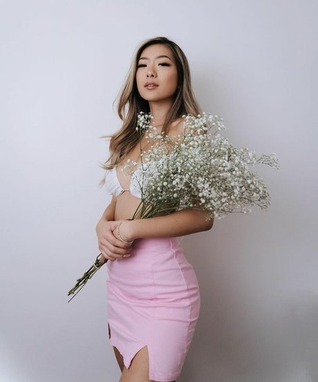 Gloriawuuu pornographic model archive