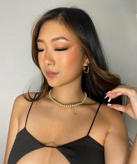 Gloriawuuu nude model photos