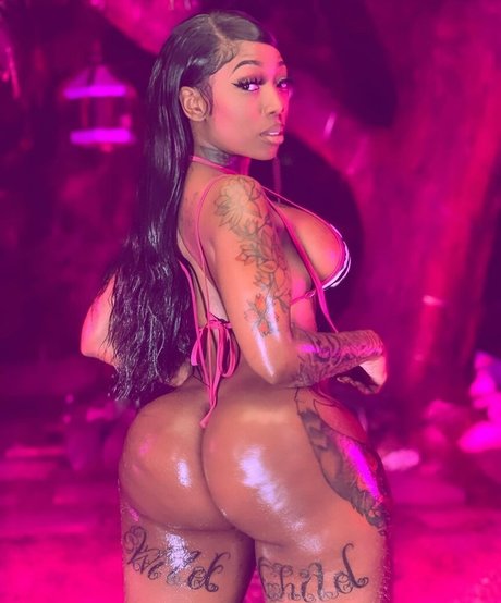 famous girls onlyfans pretty pics