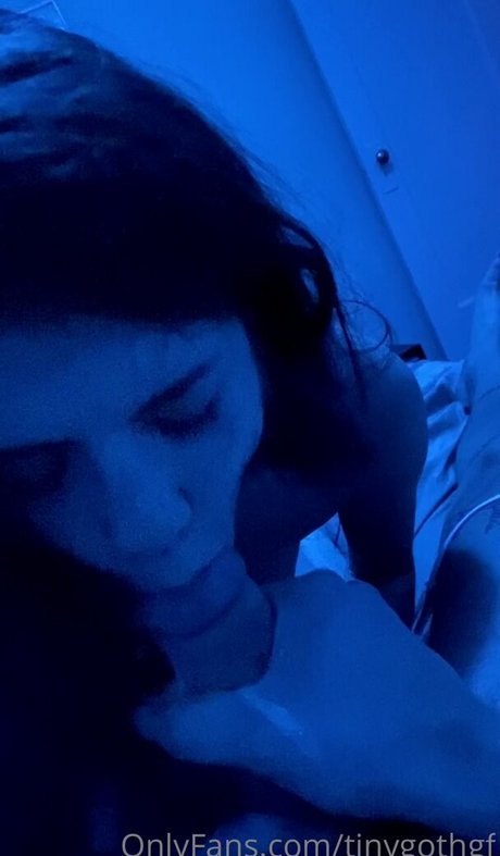 TInyGothGF nice star photo