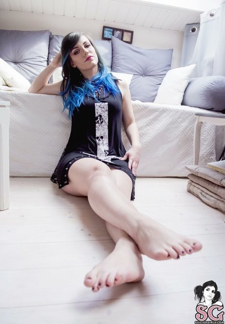 Lovia Suicide model nude archive