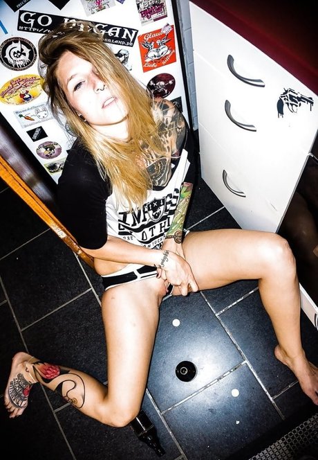 Lisa Rocketcock model pic