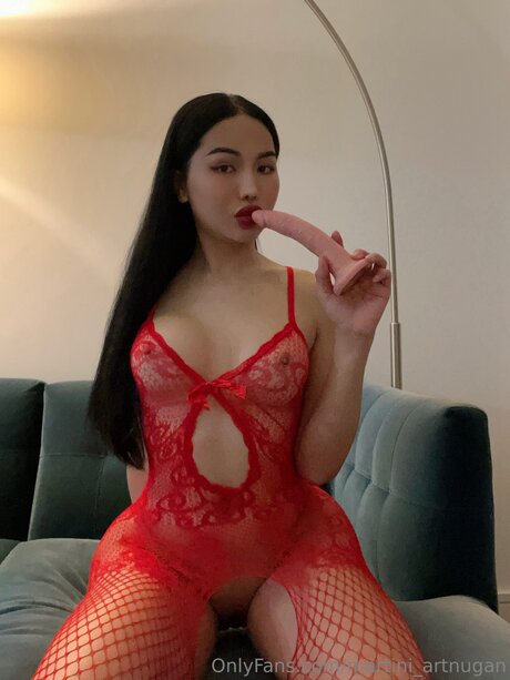 Martini Artnugan sexy model photo