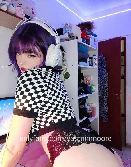 Yasmin Moore star exclusive pic