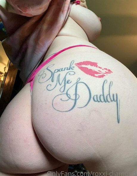 Roxxi Diamond sex model photos