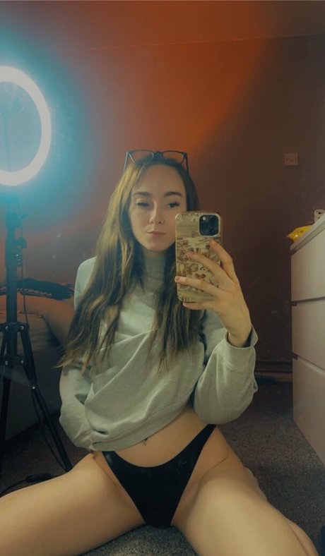 courtneyriverss nude model pic