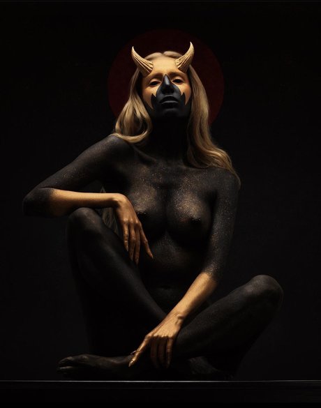 Real Red Fox star nude images