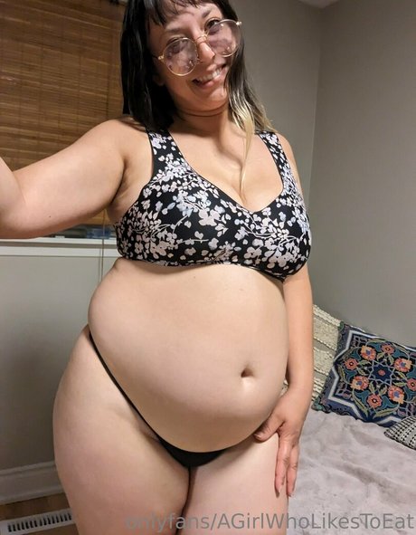 Agirlwholikestoeat adult star pic