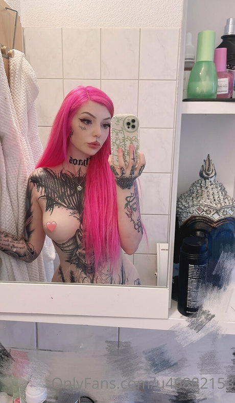 AlienxBaby nude model galleries