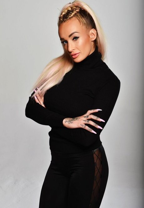 Daisy Lee hot model pic
