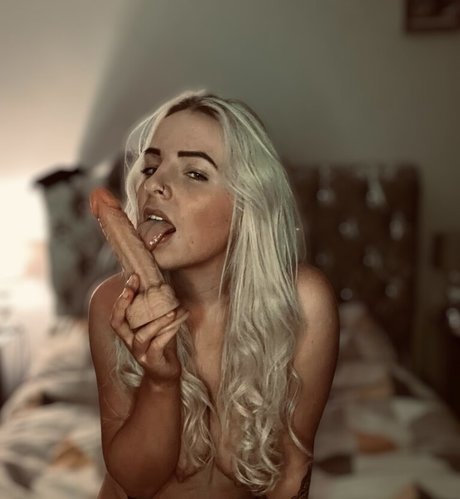 Naughtychlo pornstar pretty galleries