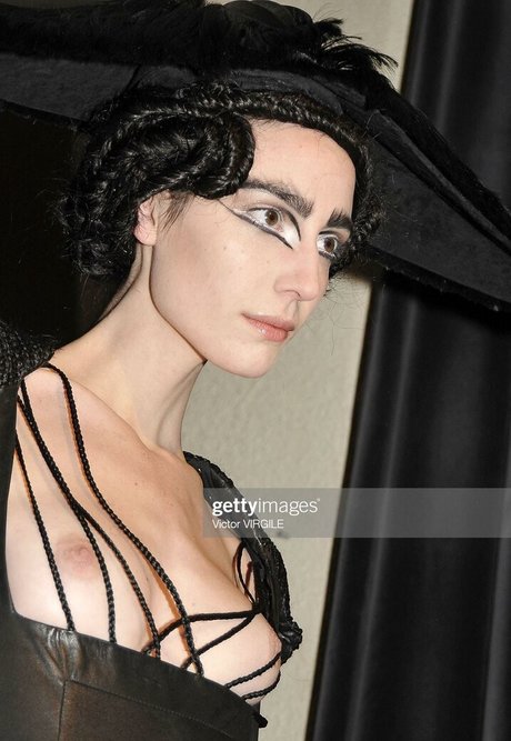 Amelie Lens naked star img