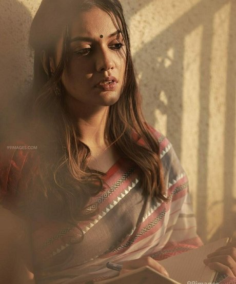 Divya Agarwal high quality star picture