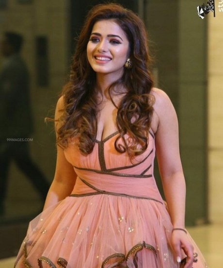 Ketika Sharma perfect model pic