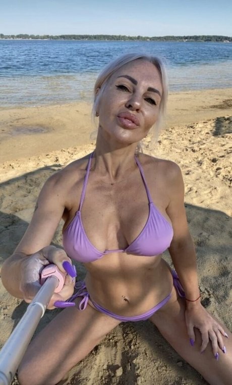 Hotnessi nude model galleries