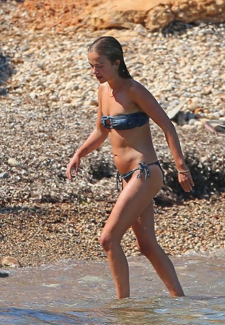 Amelia Windsor beautiful actress image