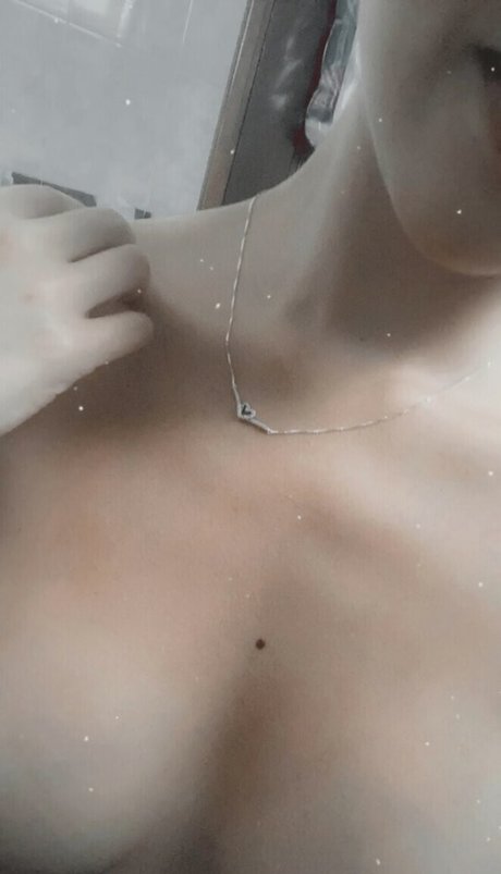 Unicorndrank model pornographic pics