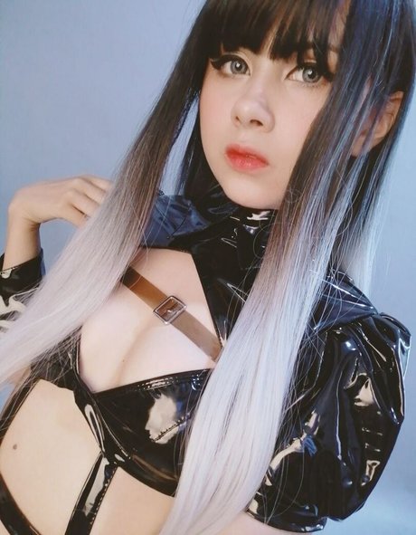 whiterabbit exe star sexy photo