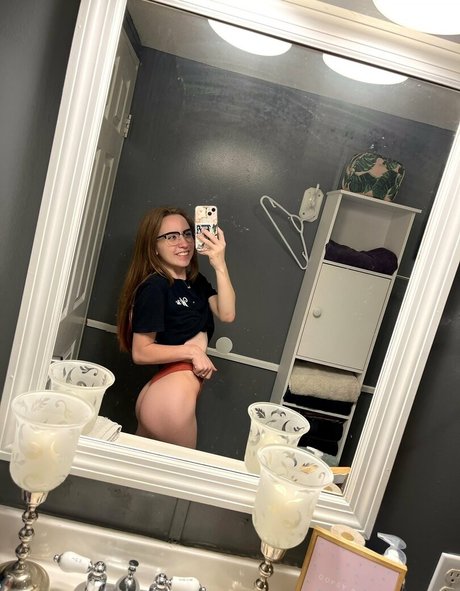 Idcitsangell pornstar nude photo