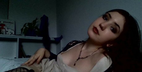 uwubrat naked model picture