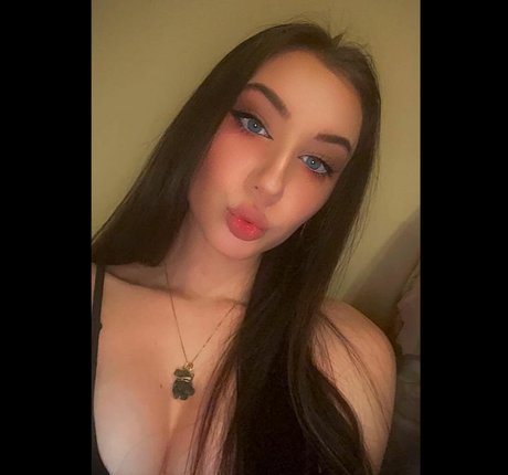 blonde midget onlyfans beautiful photos