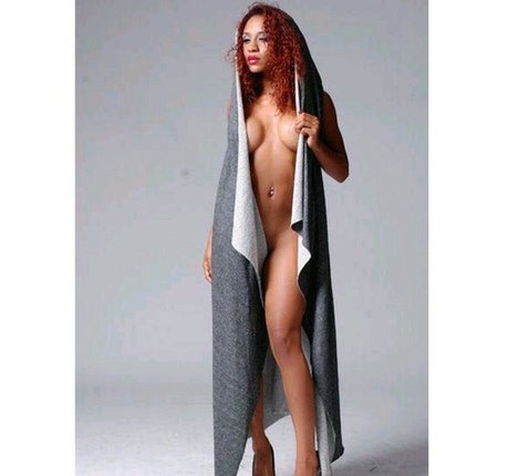 Itswildb erotic star photo