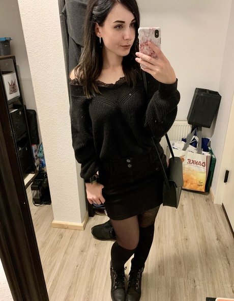 romisu nude pornstar photo