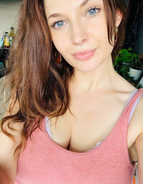 lollipopfields porn model picture