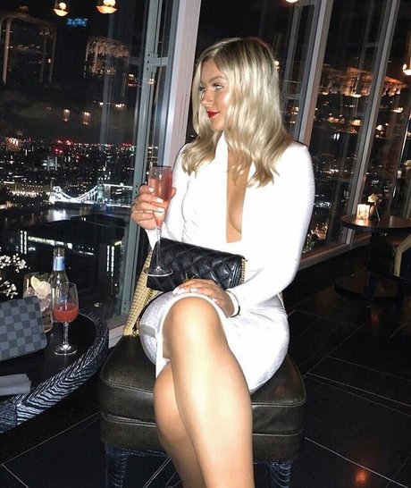 Hannah Sharpe model hot photos